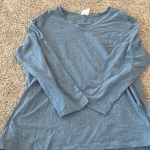 🟢10/$10 - Motherhood Maternity Heather Blue V-Neck Top